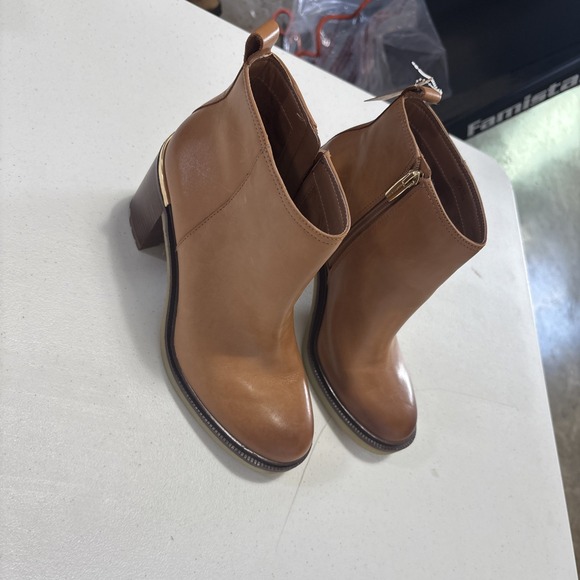 Vince Camuto Gorgen Ankle Booties Brown Leather Side Zip 9 M Women's - Picture 1 of 8
